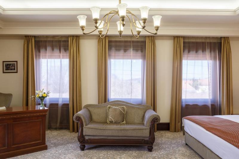 Andrassy Kuria & Spa Tarcal Exterior photo A room at the hotel
