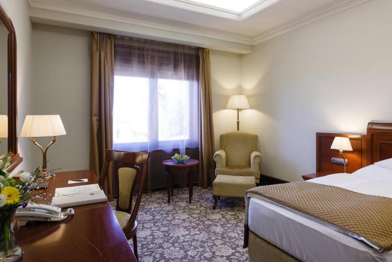 Andrassy Kuria & Spa Tarcal Exterior photo A room at the hotel